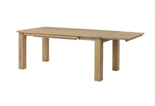 Eettafel met aansteekbladen