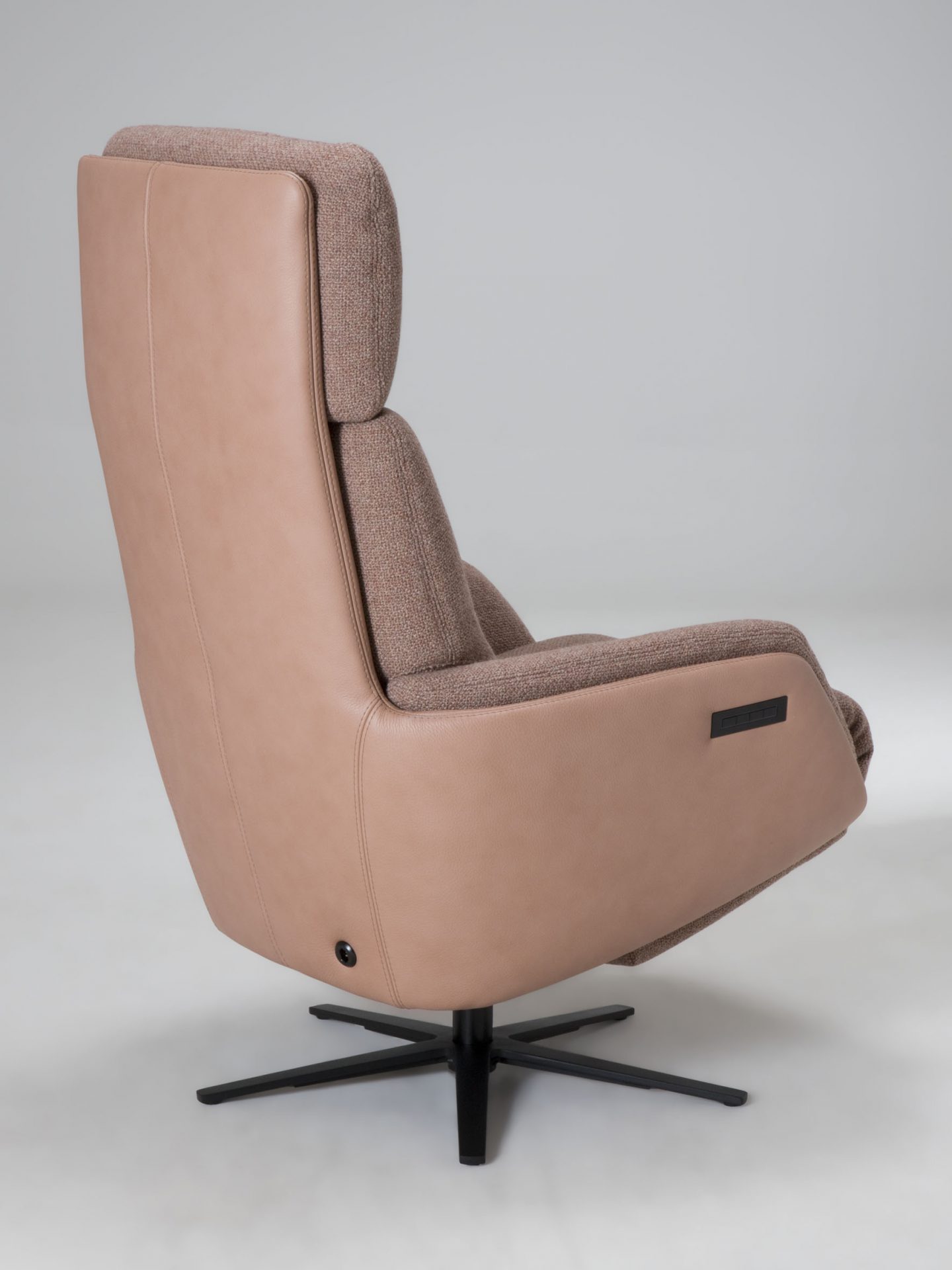 De Toekomst Twice TW269N relaxfauteuil schuin achter