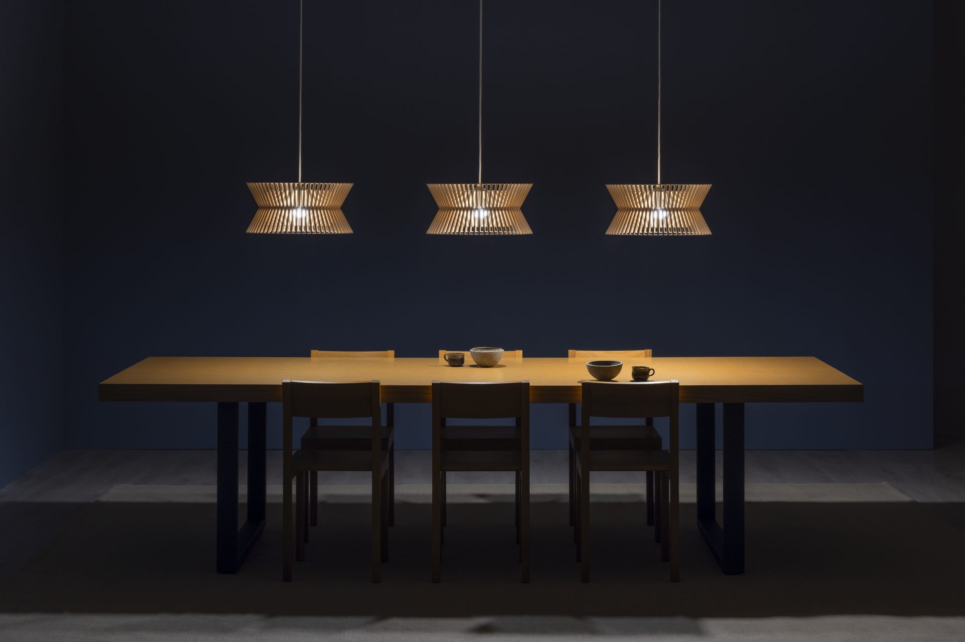 Secto Design Kontro 6000 hanglampen boven eettafel