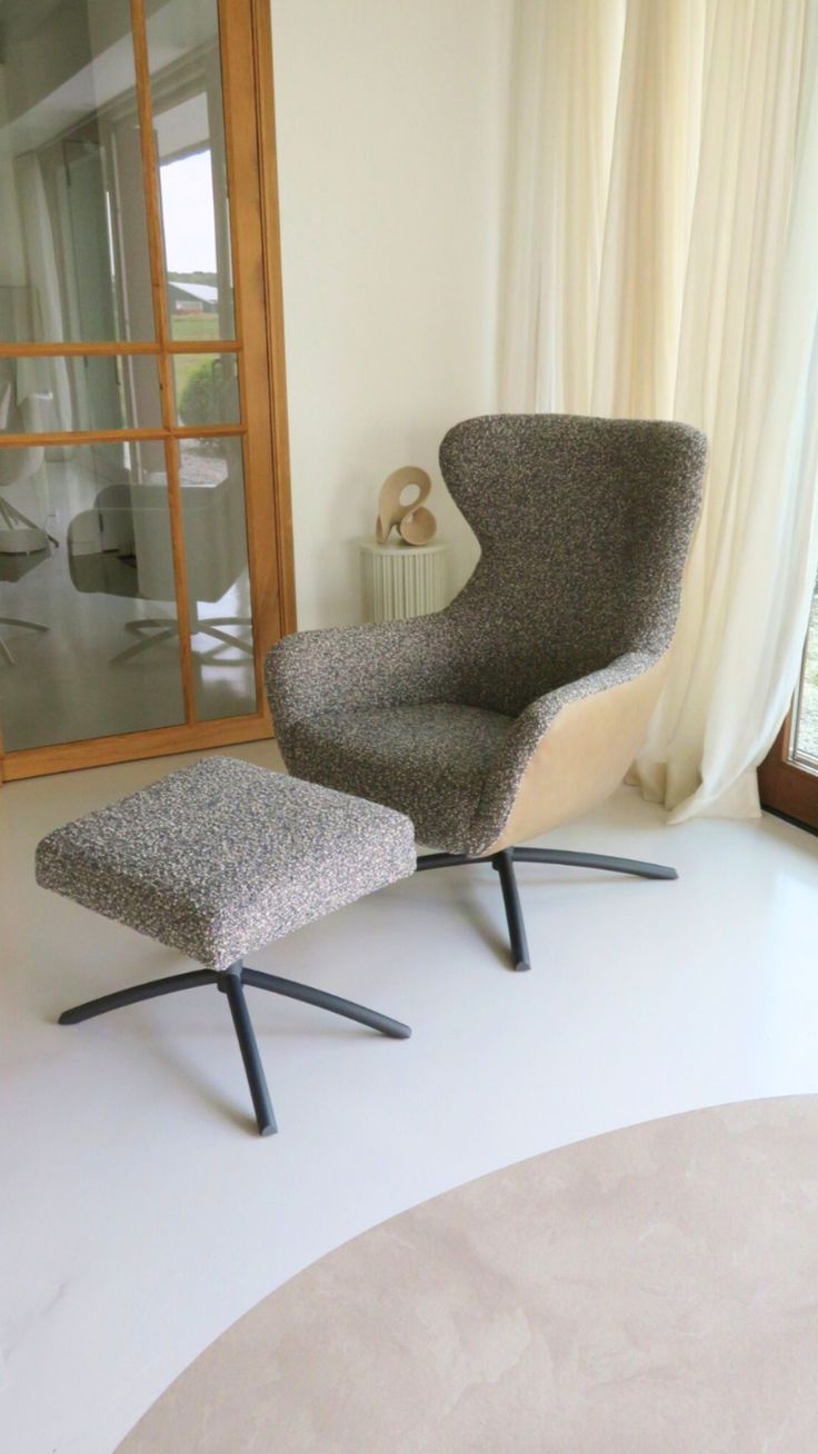 Brees New World Layla draaifauteuil met hocker