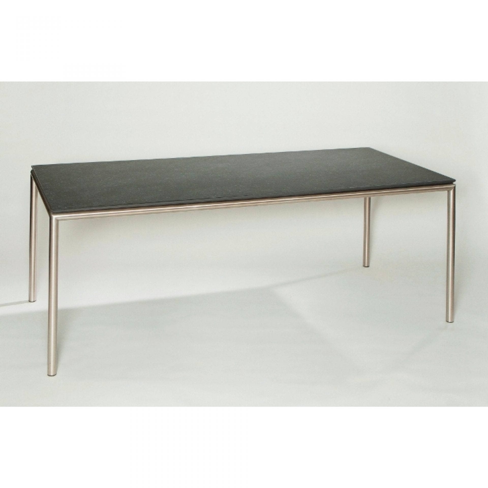 Metaform R17 eettafel